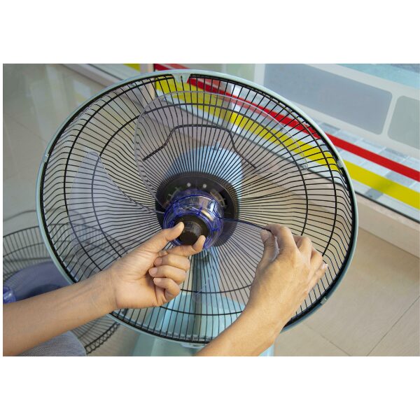 Installation professionnelle ventilateur sur pied