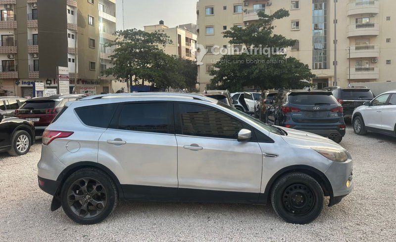 Ford Escape Titanium 4x4 - 2015 - Très équipée